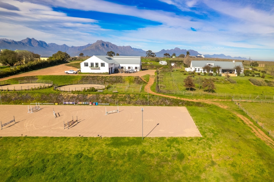 5 Bedroom Property for Sale in Stellenbosch Farms Western Cape